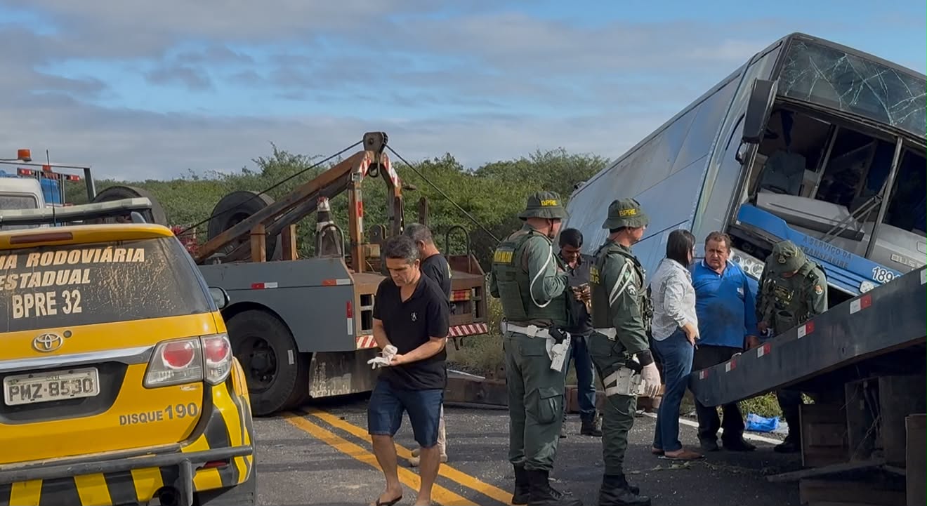TRAGÉDIA NO CEARÁ: Acidente com ônibus de delegação esportiva deixa mortos e feridos em Tauá.