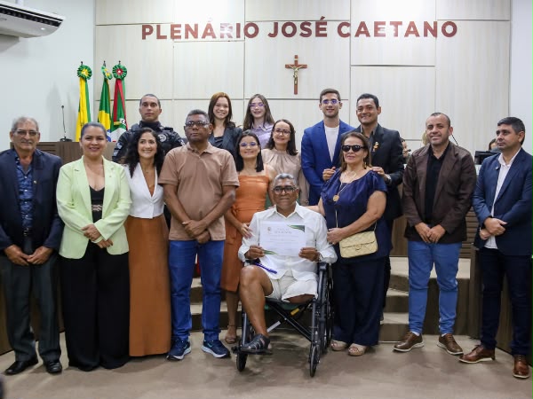 Câmara Municipal de Várzea Alegre realiza sessão solene para entrega de moções de aplausos a 18 homenageados.