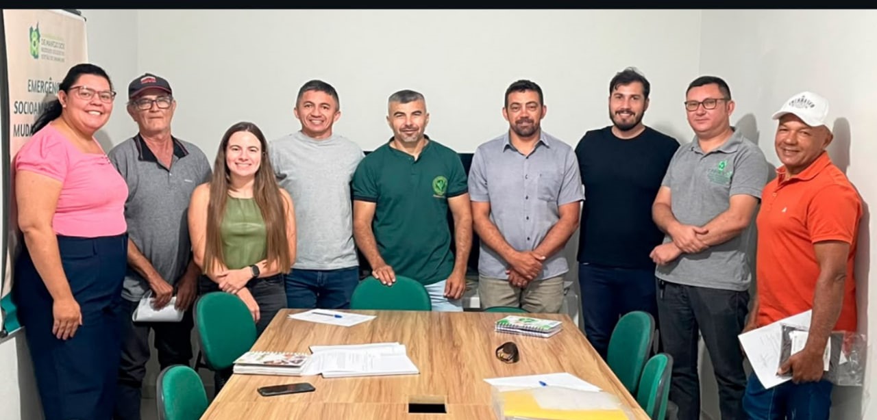 Consórcio dos Inhamuns e COMDEMA de Parambu discutem melhorias na coleta seletiva porta a porta.