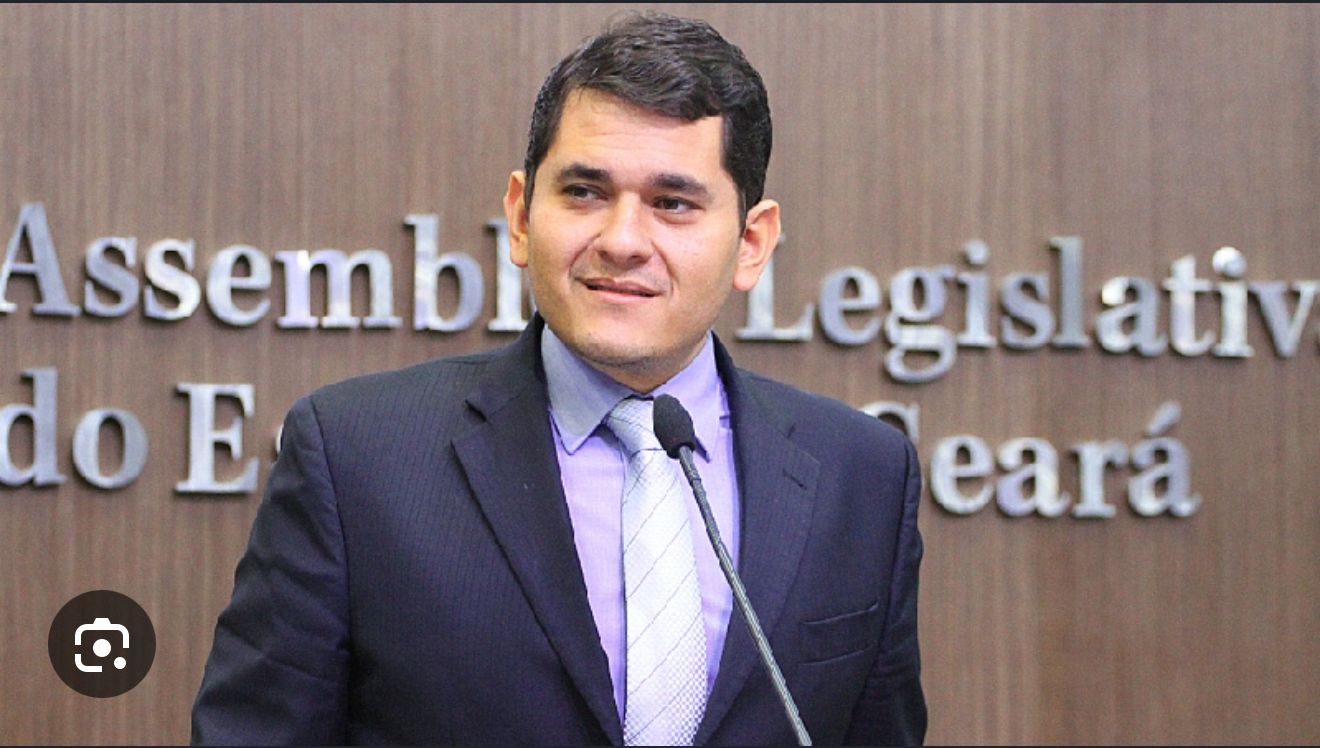 Audic Mota confirma desistência da candidatura a deputado federal nas eleições de 2026 e publica nota.